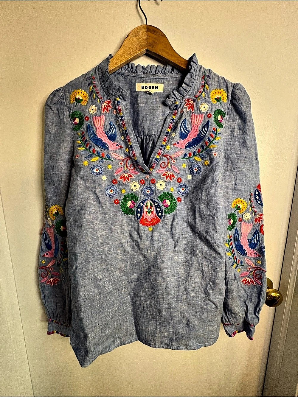 Boden Sz M Grace Linen Embroidered Floral Peasant Blouse in Blue Chambray Boho